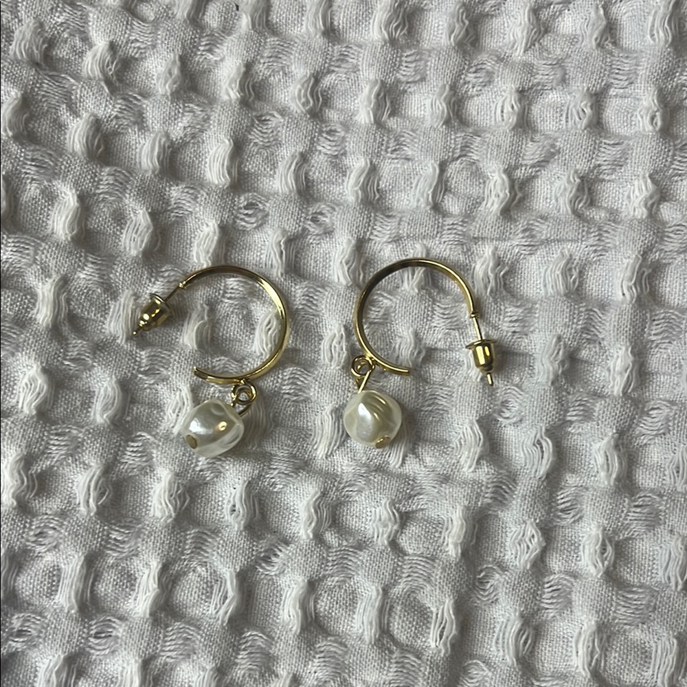 Elegant Gold and Pearl Hoop Earrings